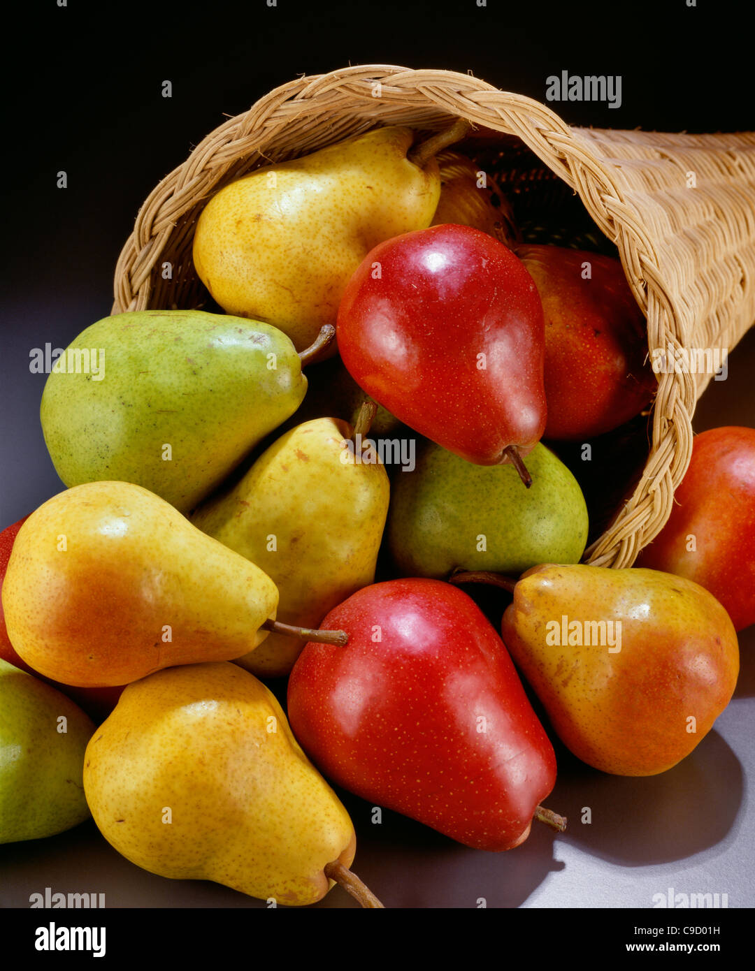 Pears Bartlett (yellow) Red Bartlett, D'Anjou (green Stock Photo Alamy