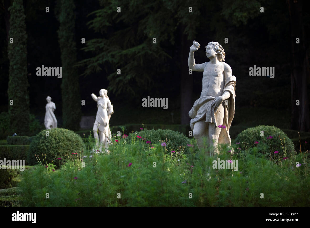 Statues in the Giardino Giusti in Verona, Italy Stock Photo Alamy