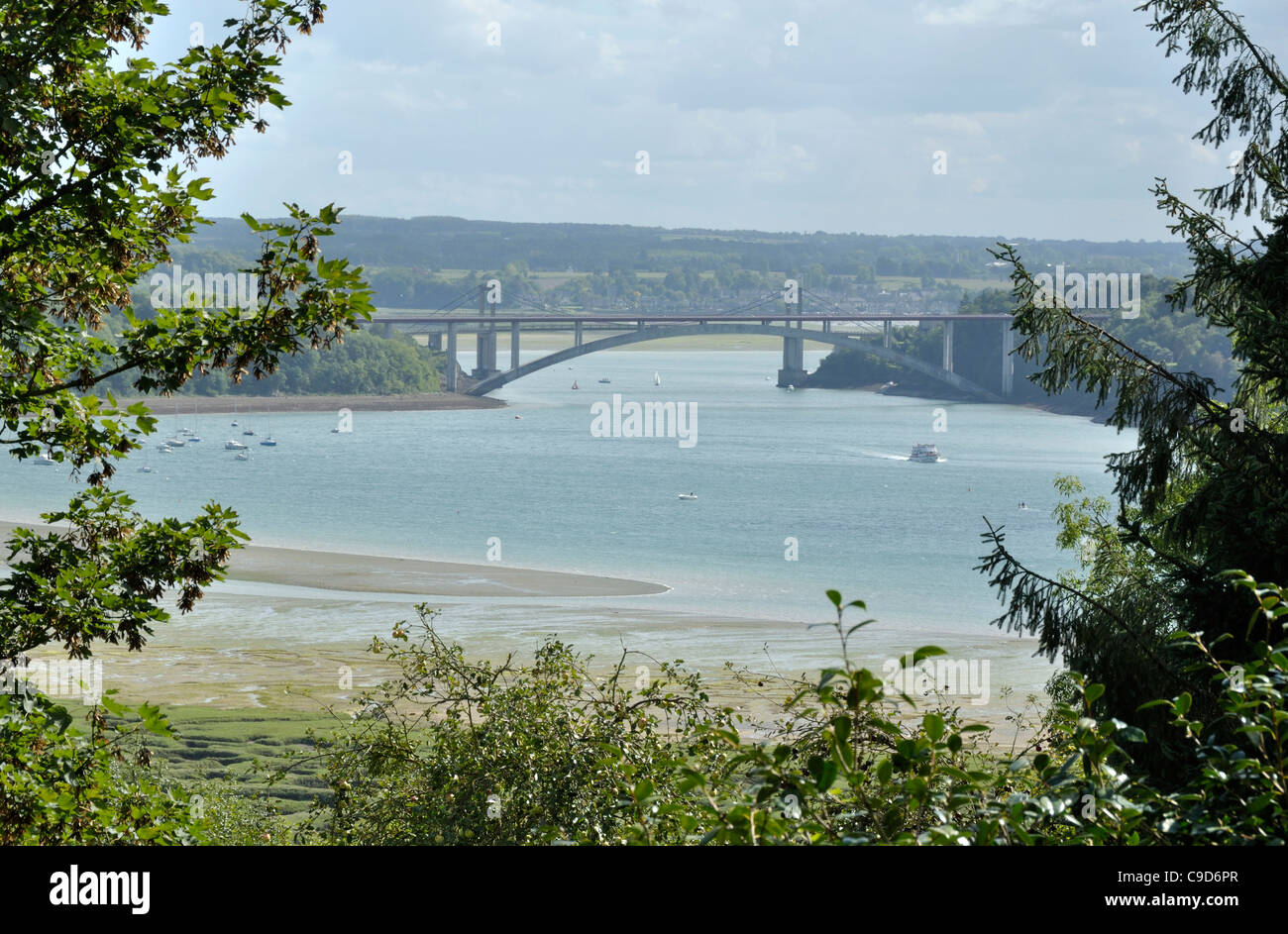 Rance river, inlet of Vigneux, and Châteaubriand bridge (Plouër-sur-Rance), Ille et Vilaine (Brittany, France). Stock Photo