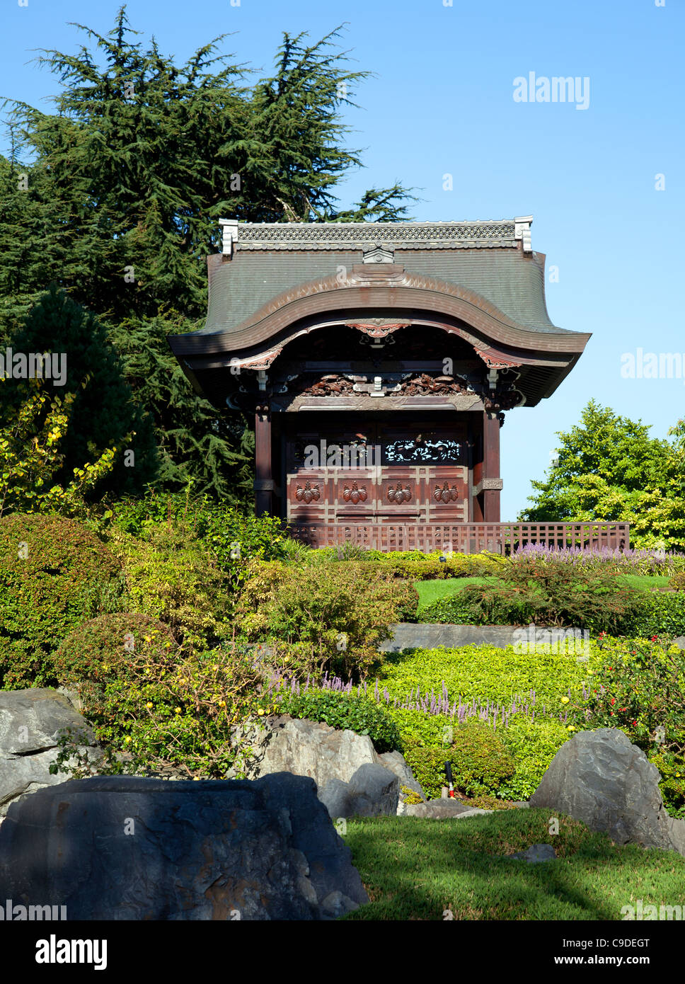 Japanese Gateway teahouse at Kew Gardens London Stock Photo Alamy