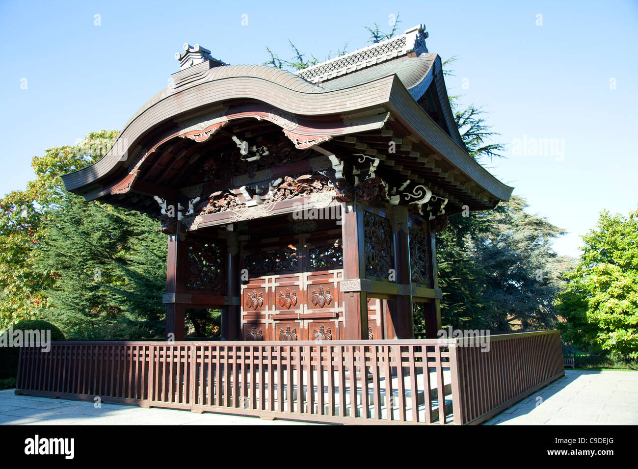 Japanese gateway at kew gardens hires stock photography and images Alamy