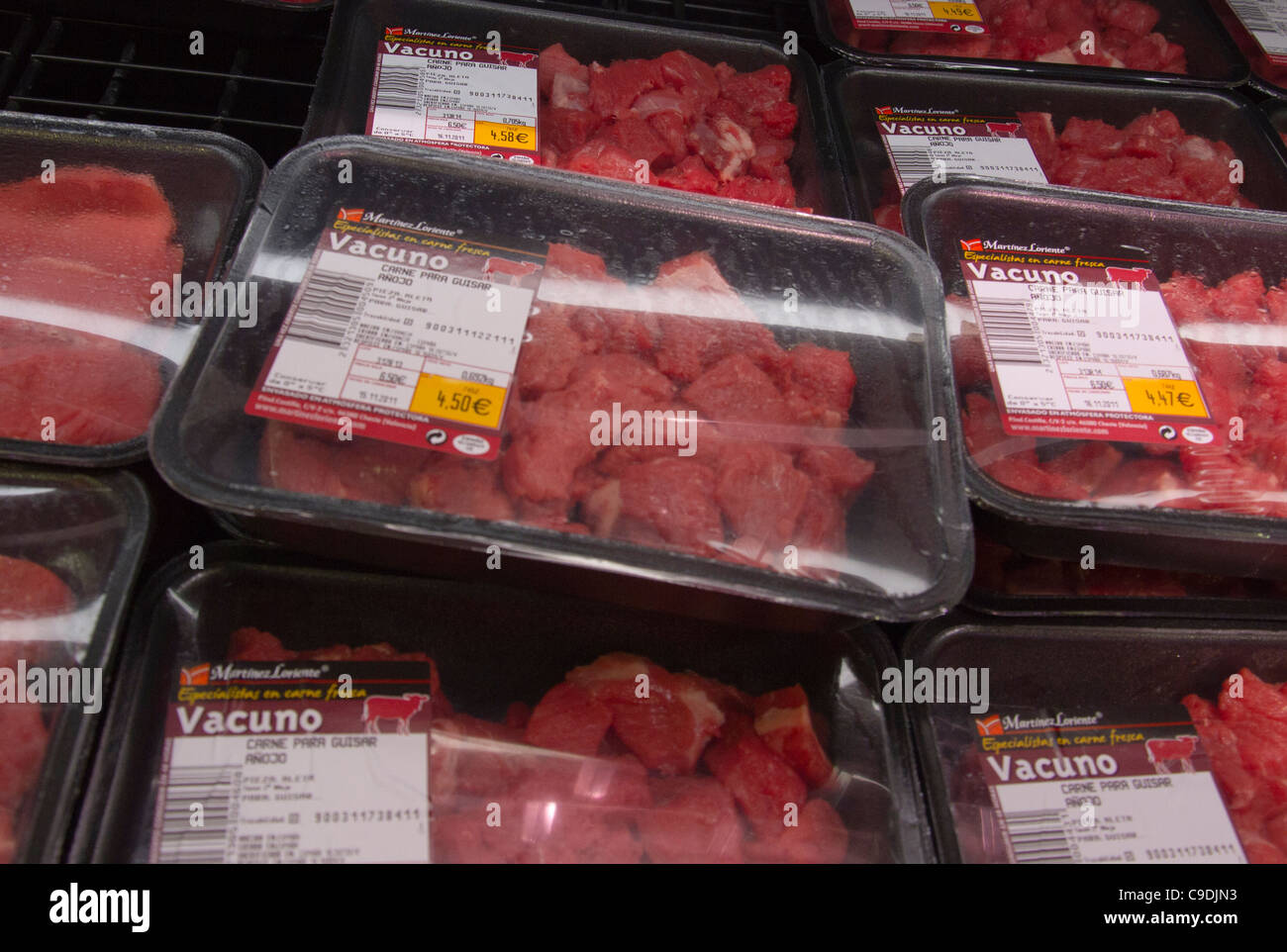 prepackaged meat in supermarket Stock Photo Alamy