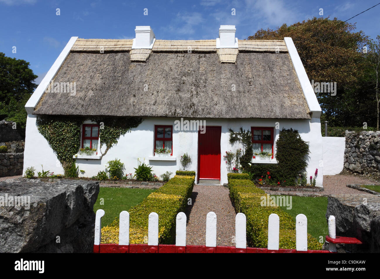 Pretty whitewashed thatched cottage in Spiddal, Connemara, County