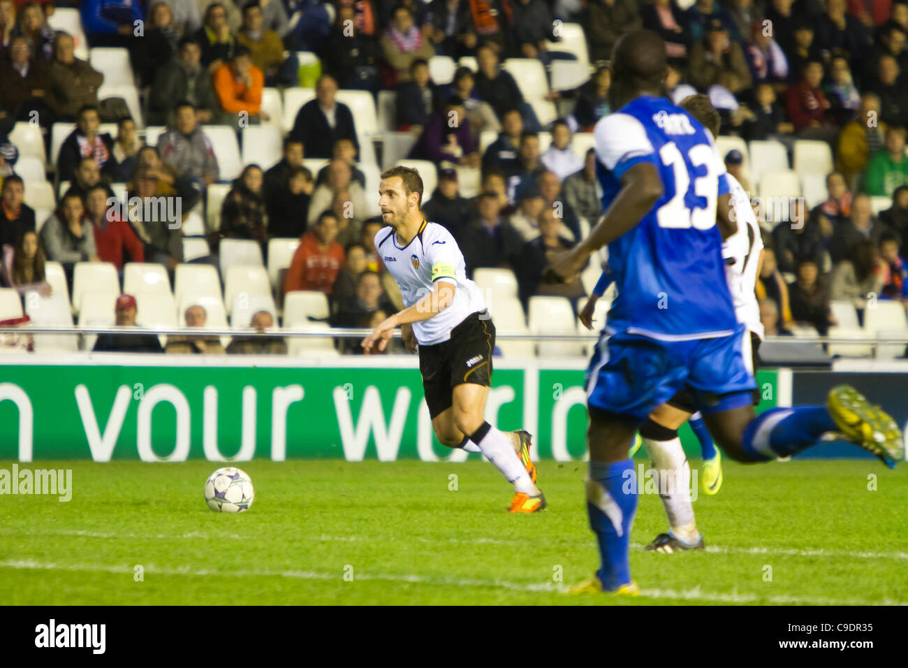 23/11/2011. Valencia, Spain  Football match between Valencia Club de Futbol and KRC Genk, Matchday 5, E Group, Champions League -------------------------------------  Roberto Soldado driving the ball during the game Stock Photo