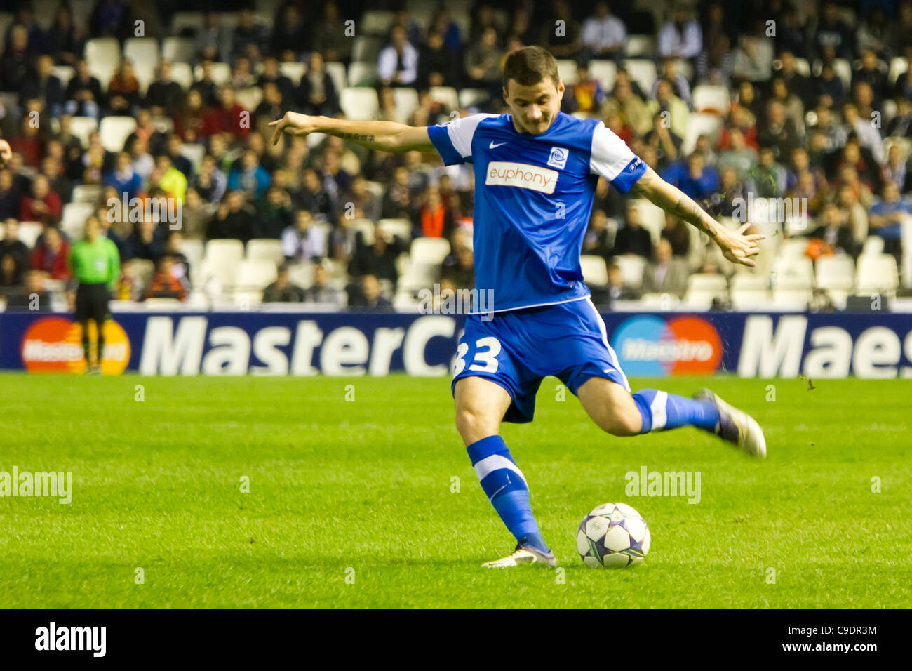 23/11/2011. Valencia, Spain  Football match between Valencia Club de Futbol and KRC Genk, Matchday 5, E Group, Champions League -------------------------------------  Daniel Pudil, from KRC Genk, as he shoots the ball Stock Photo