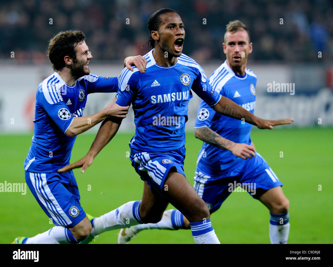 07.11.2012. London, England. Henrikh Mkhitaryan of FC Shakhtar Donetsk in  action during the UEFA Champions League Group E game between Chelsea and  Shakhtar Donetsk from Stamford Bridge Stock Photo - Alamy