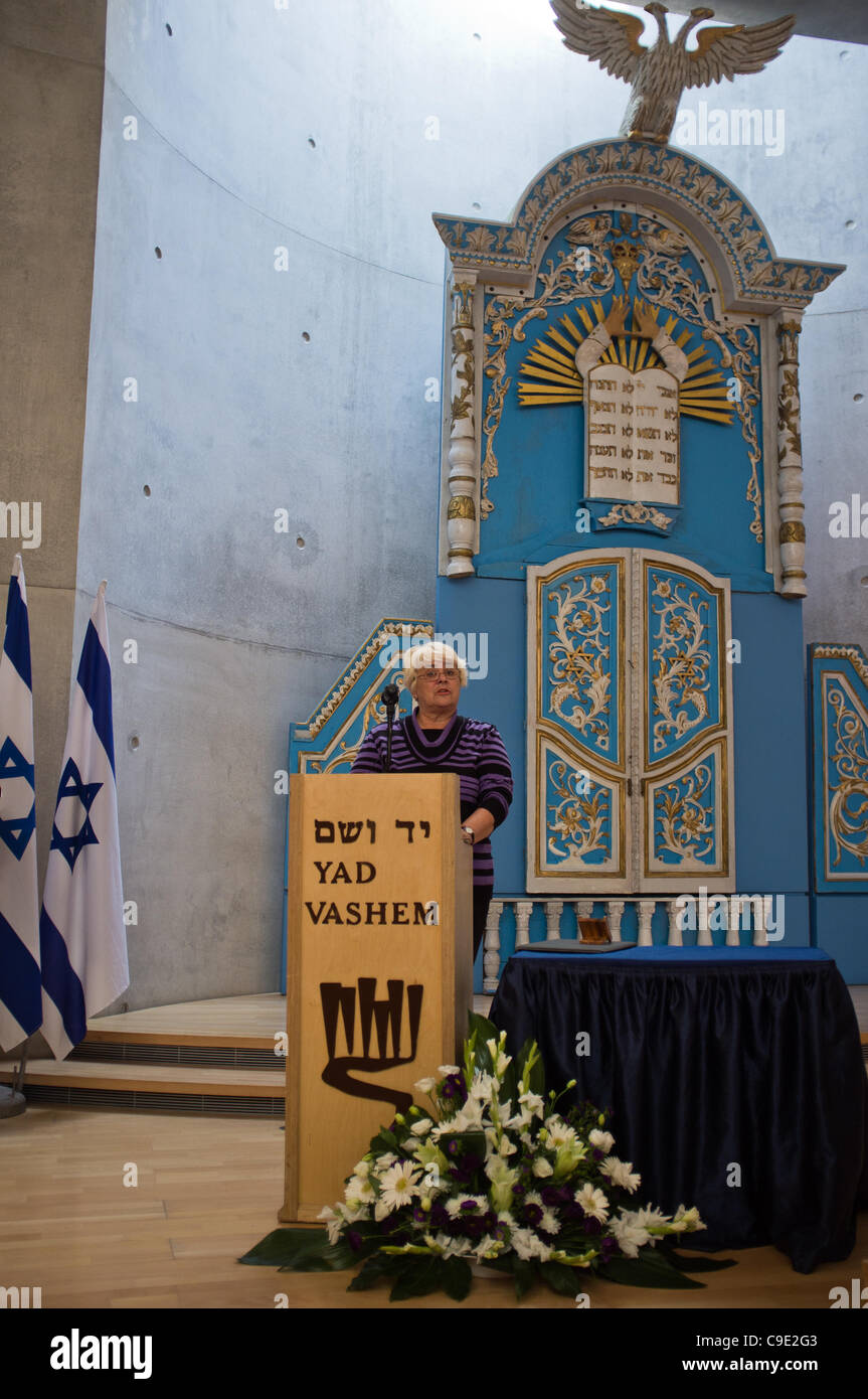 Anna Suchecka addresses the audience immediately after being honored at Yad Vashem with medal and certificate of honor on behalf of father, Adolf Otto, as Righteous Among the Nations. Jerusalem, Israel. 28th November 2011. Stock Photo