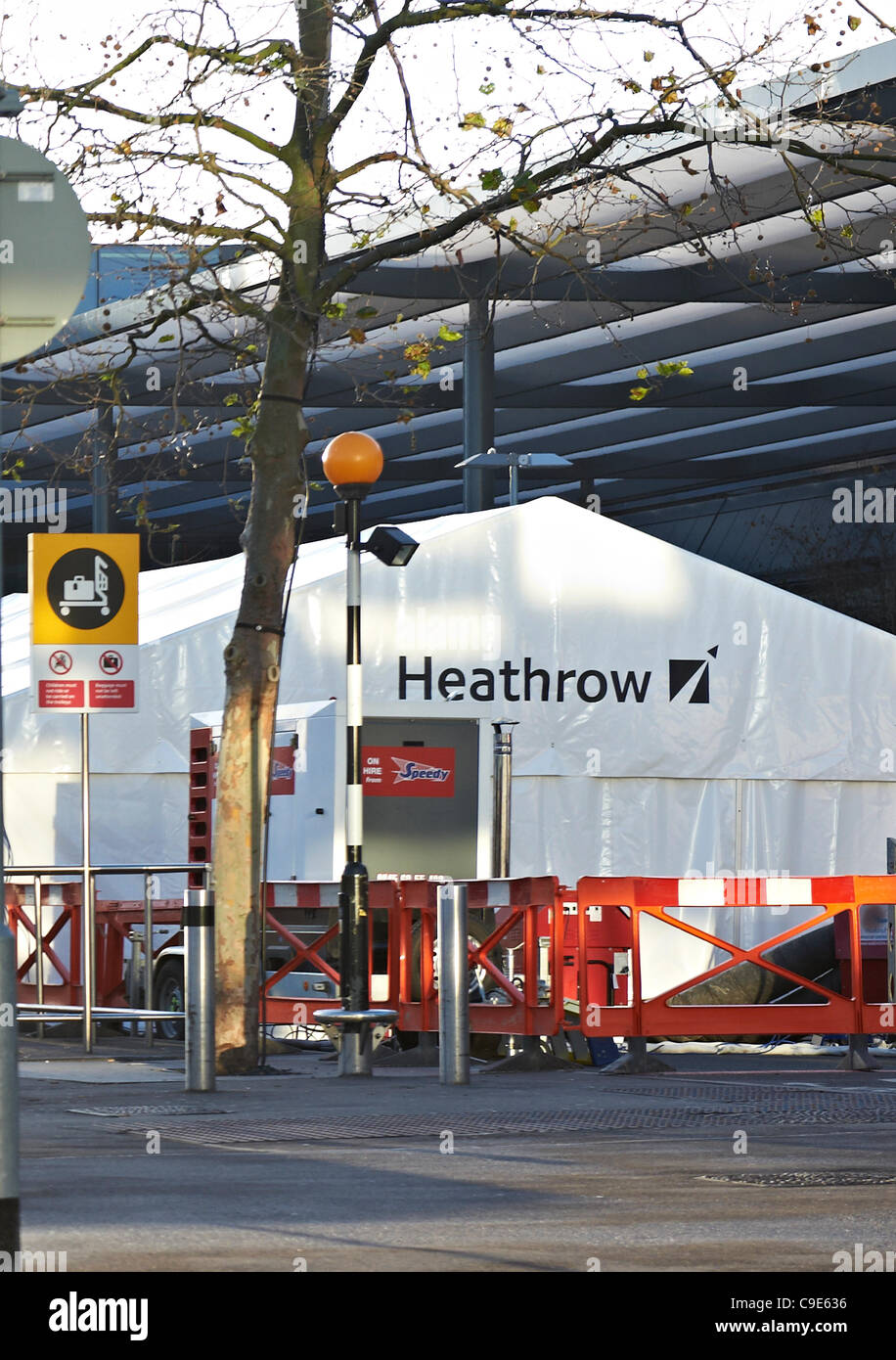 Uk border agency heathrow hi-res stock photography and images - Alamy