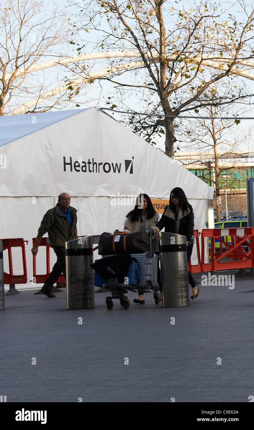 Uk border agency heathrow hi-res stock photography and images - Alamy