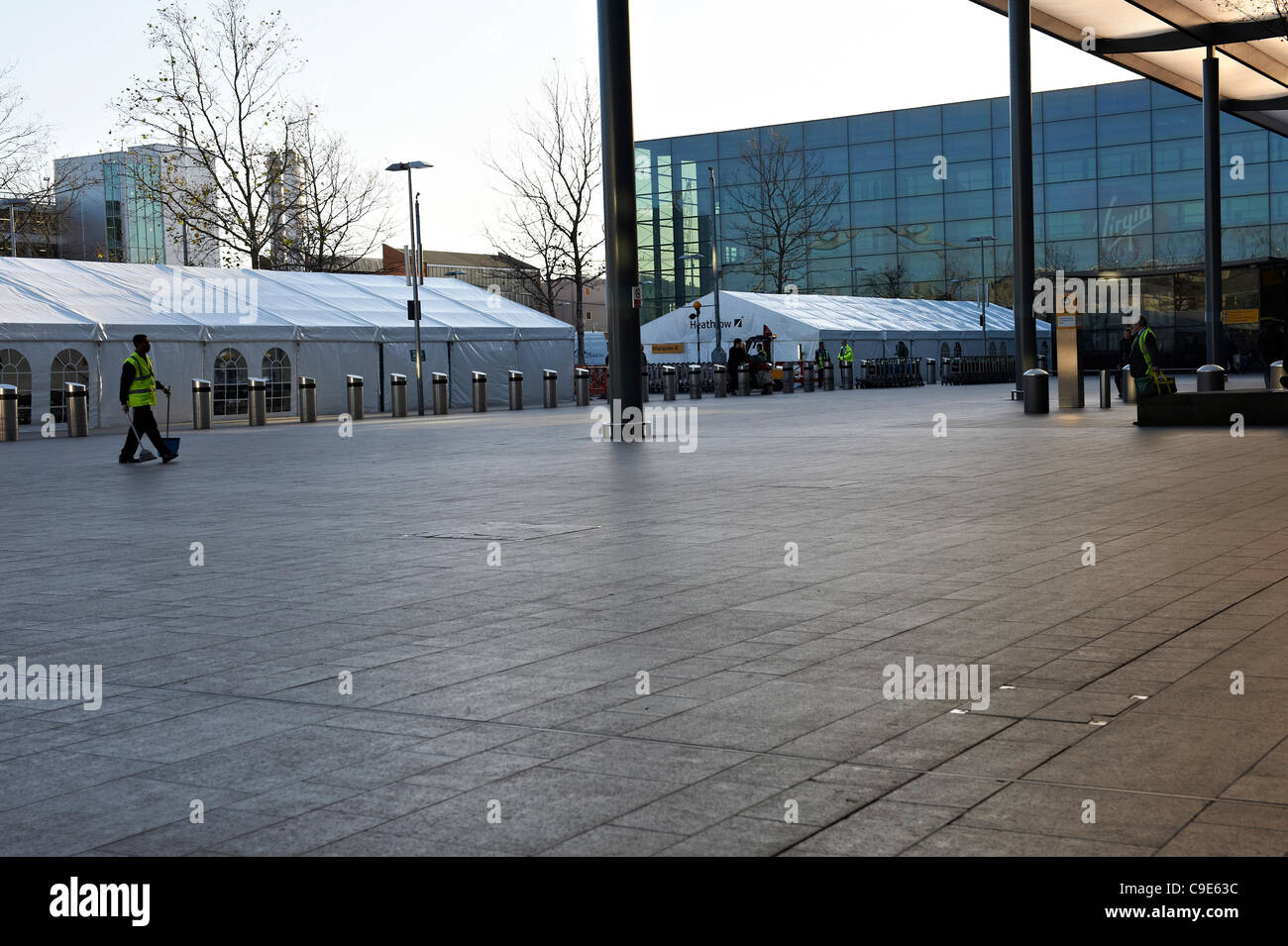 Uk border agency heathrow hi-res stock photography and images - Alamy