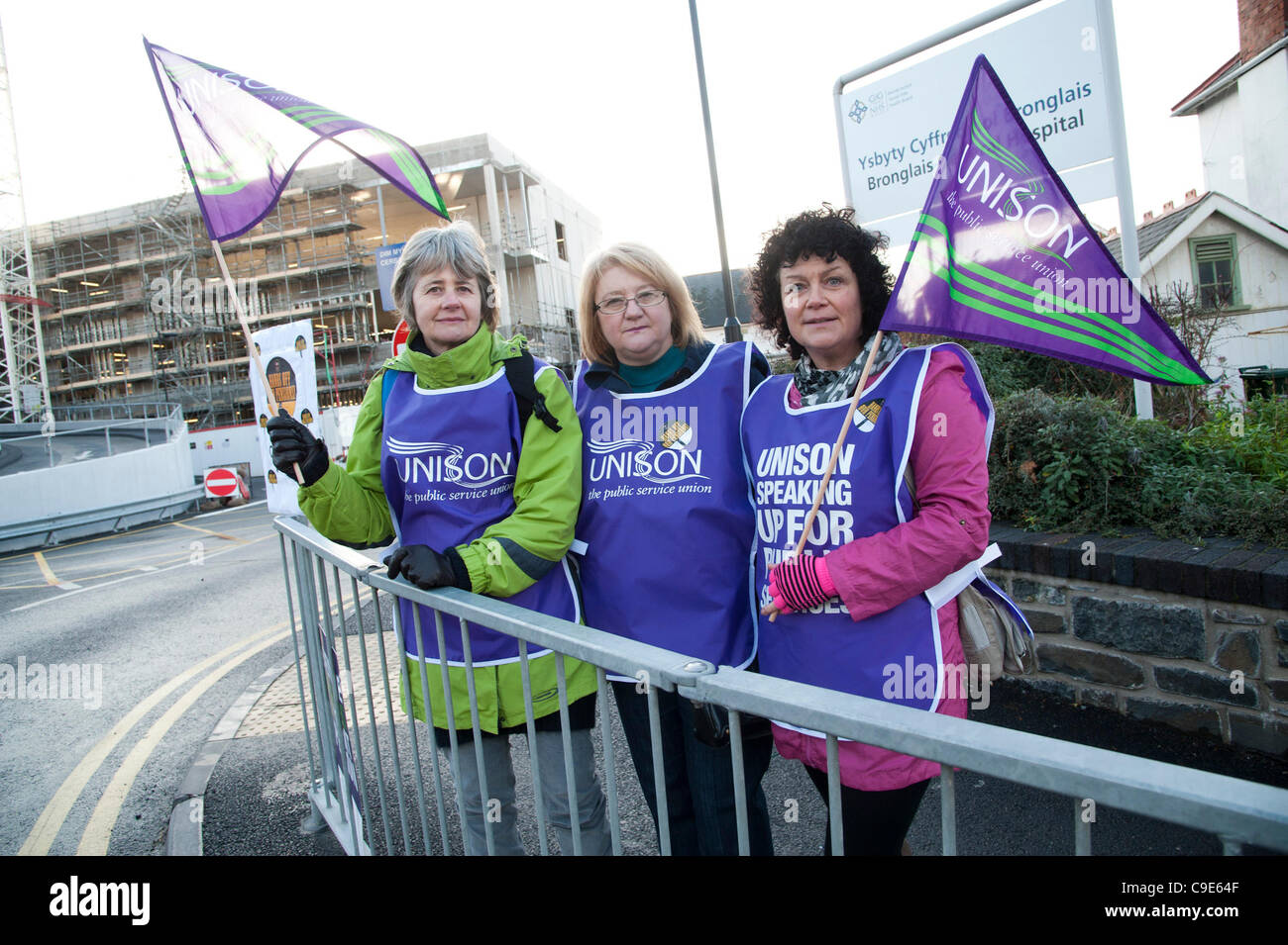 Aberystwyth, UK, Nov 30th, 2011. Union members picketing outside Bronglais General Hospital,Aberystwyth. An estimated 2 million public sector union members went on a one-day strike to protest at threats to their pension provision. Stock Photo