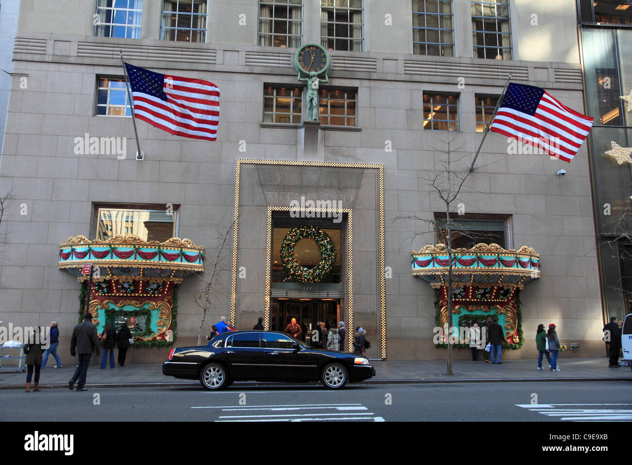 Usa New York City Fifth Avenue Tiffany Co Jewellery Store High-Res Stock  Photo - Getty Images