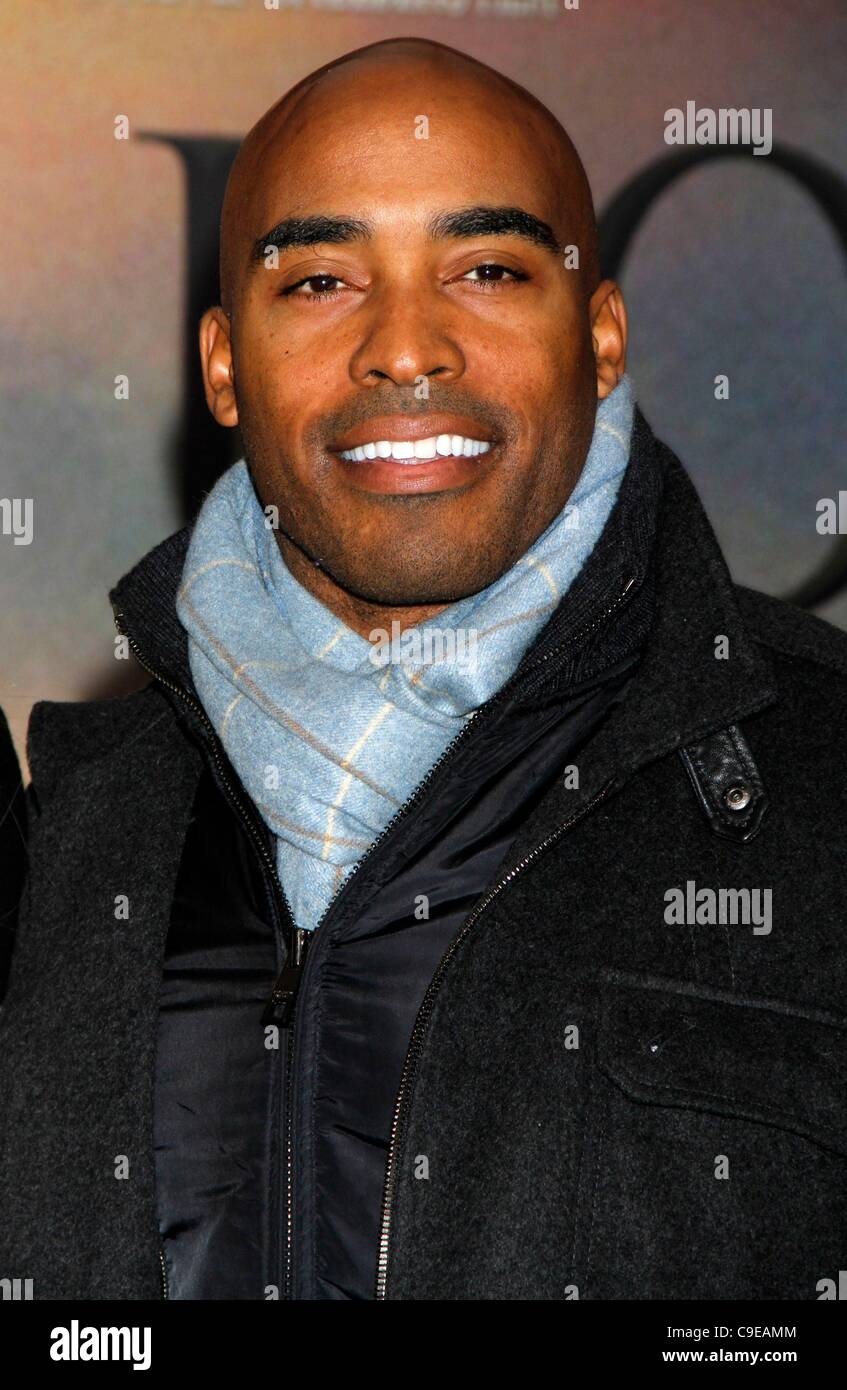 Tiki Barber at arrivals for WAR HORSE Premiere, Avery Fisher Hall at