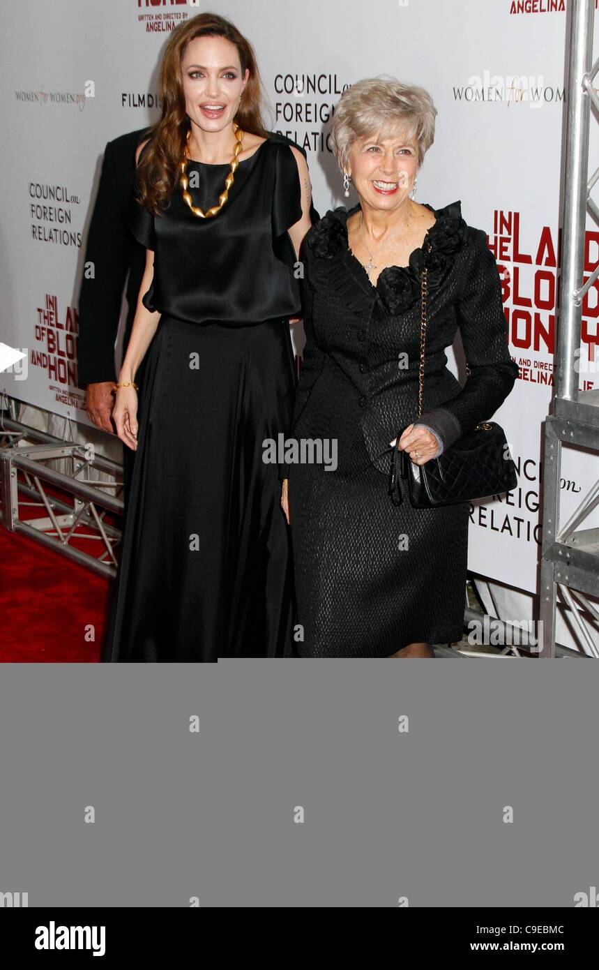 Angelina Jolie Parents Mother