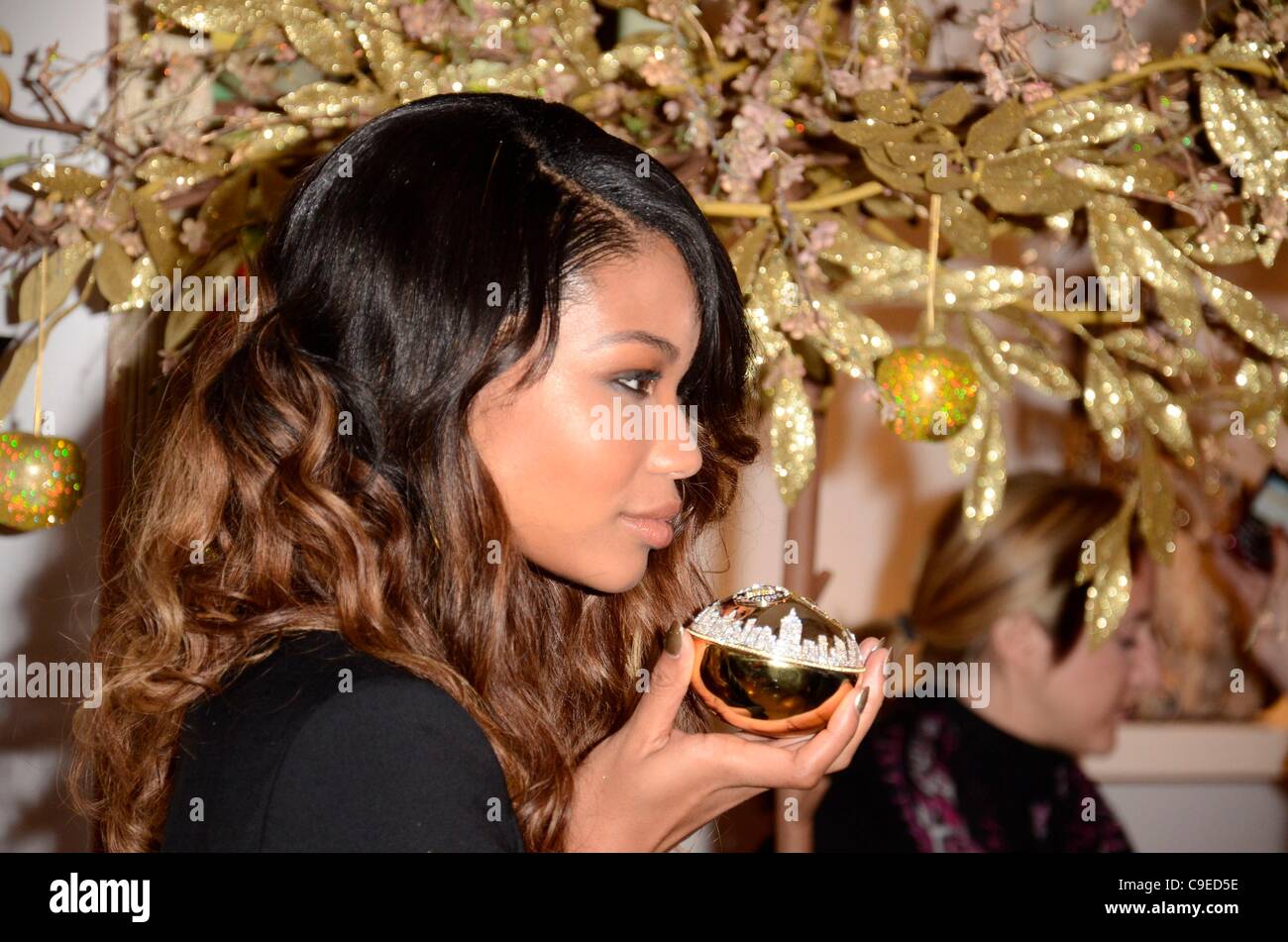golden delicious million dollar fragrance bottle