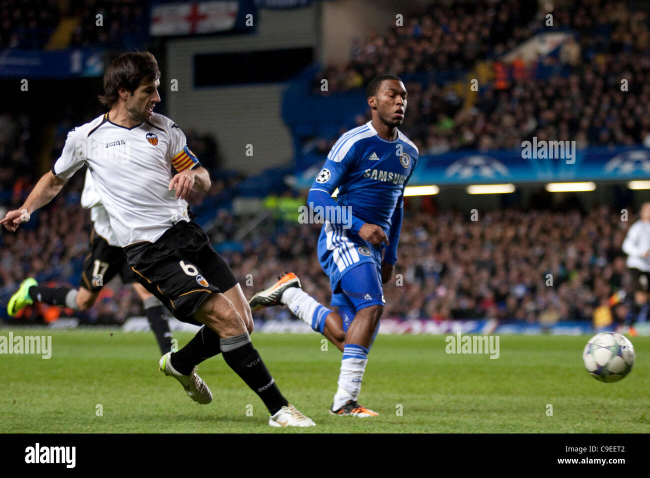 06.12.2011. London, England. Valencia's Spanish midfielder David Albelda  and Chelsea's English forward Daniel Sturridge in action during the UEFA Champions League group match between Chelsea and Valencia from Spain, played at Stamford Bridge Stadium. Stock Photo