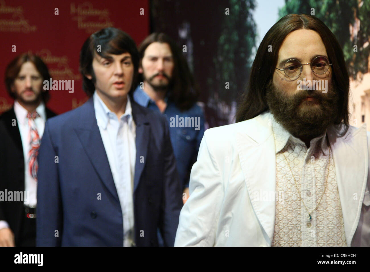 RINGO STARR & GEORGE HARRISON & PAUL MCCARTNEY & JOHN LENNON THE BEATLES WAX FIGURES UNVEILING HOLLYWOOD LOS ANGELES CALIFORNI Stock Photo