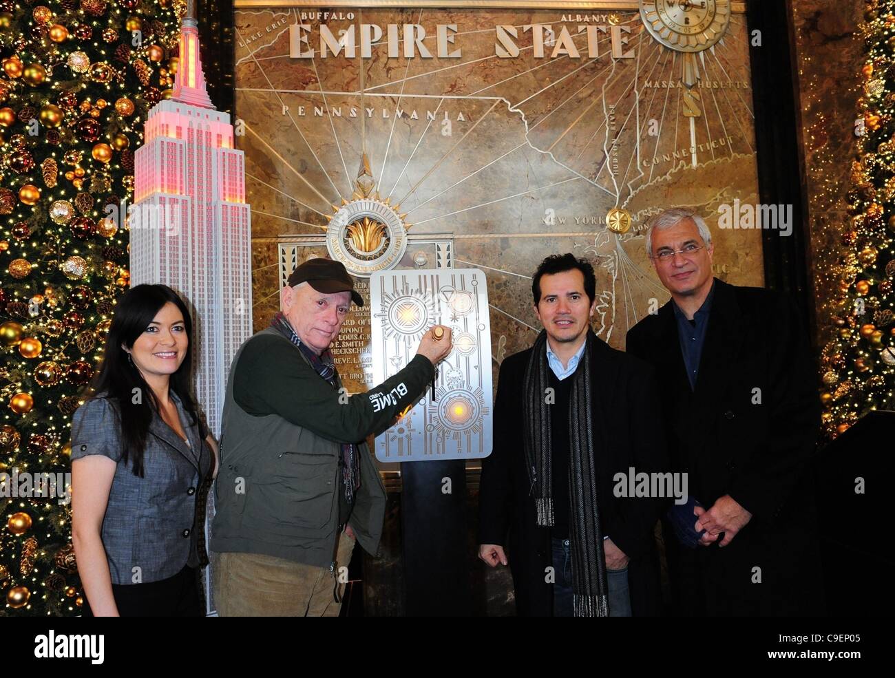 Dec. 9, 2011 - Manhattan, New York, U.S. - From left: LEILANI MUNTER, race car driver and eco-activist, RIC O'BARRY, star of ''The Cove'', JOHN LEGUIZAMO, LOUIE PSIHOYOS, Director of ''The Cove''.  Actor John Leguizamo and the Academy Award winning team from ''The Cove'' light the Empire State Build Stock Photo