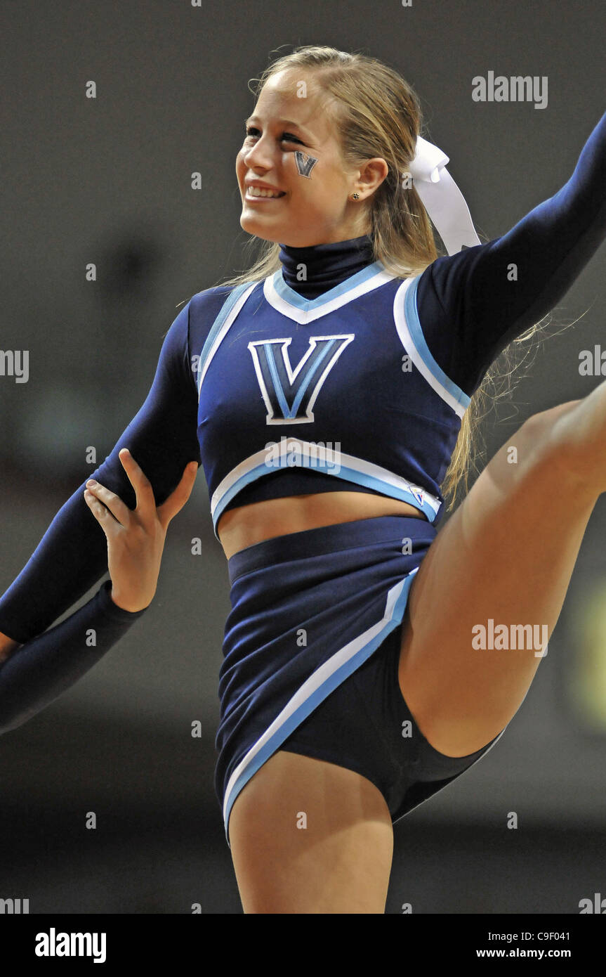 Villanova cheerleader hi res stock photography and images Alamy
