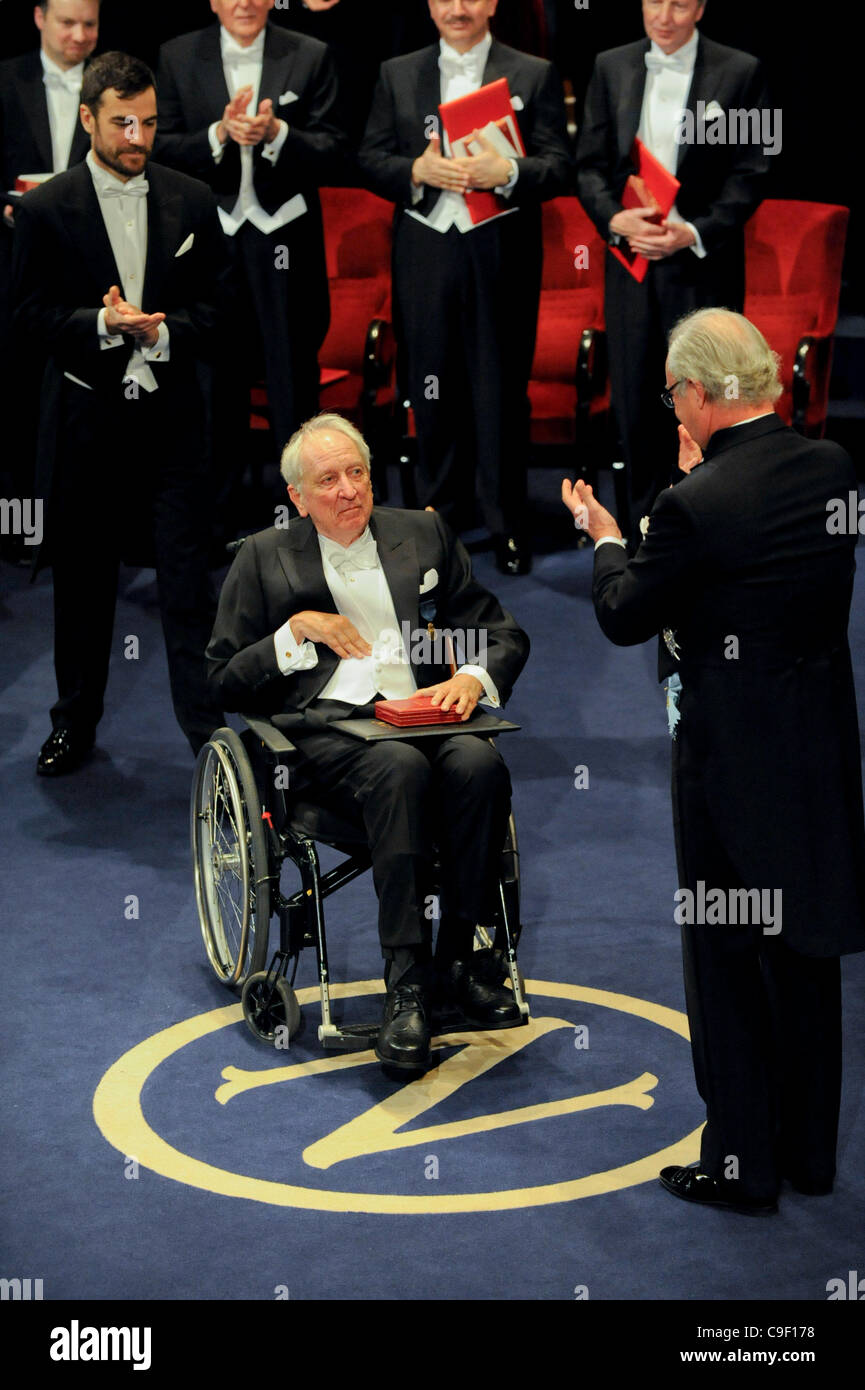 Swedish poet Tomas Tranströmer  accepts the Nobel  Prize in literature from King Carl XVI Gustaf of Sweden at a ceremony in Stockholm, on Saturday, 10 December, 2011 Stock Photo
