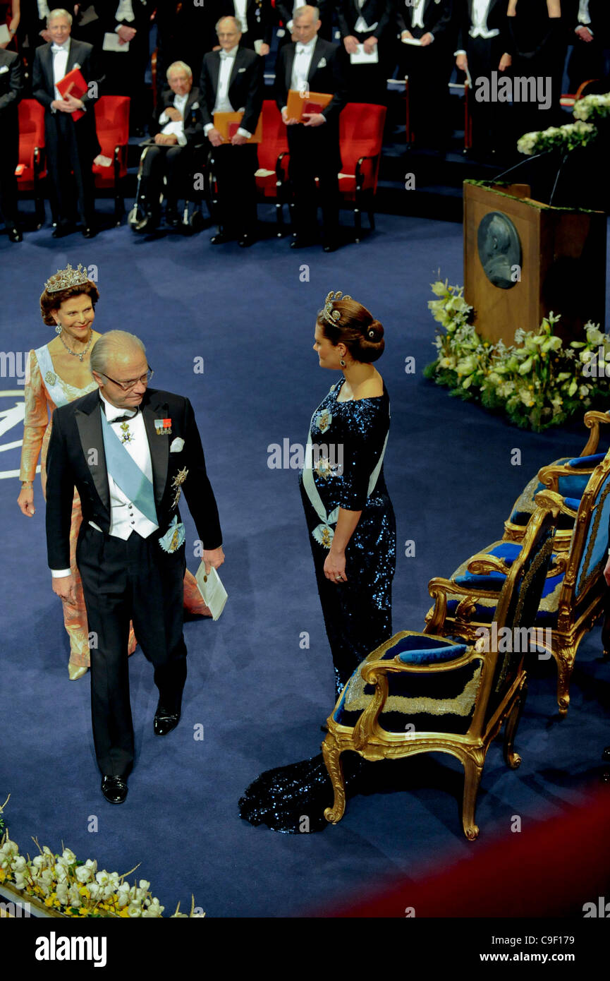 A very pregnant Crown princess of Sweden attend the Nobel Prize ceremonies in Stockholm on Saturday 10th December 2011. King Carl XVI Gustaf and Queen Silvia on left. Stock Photo