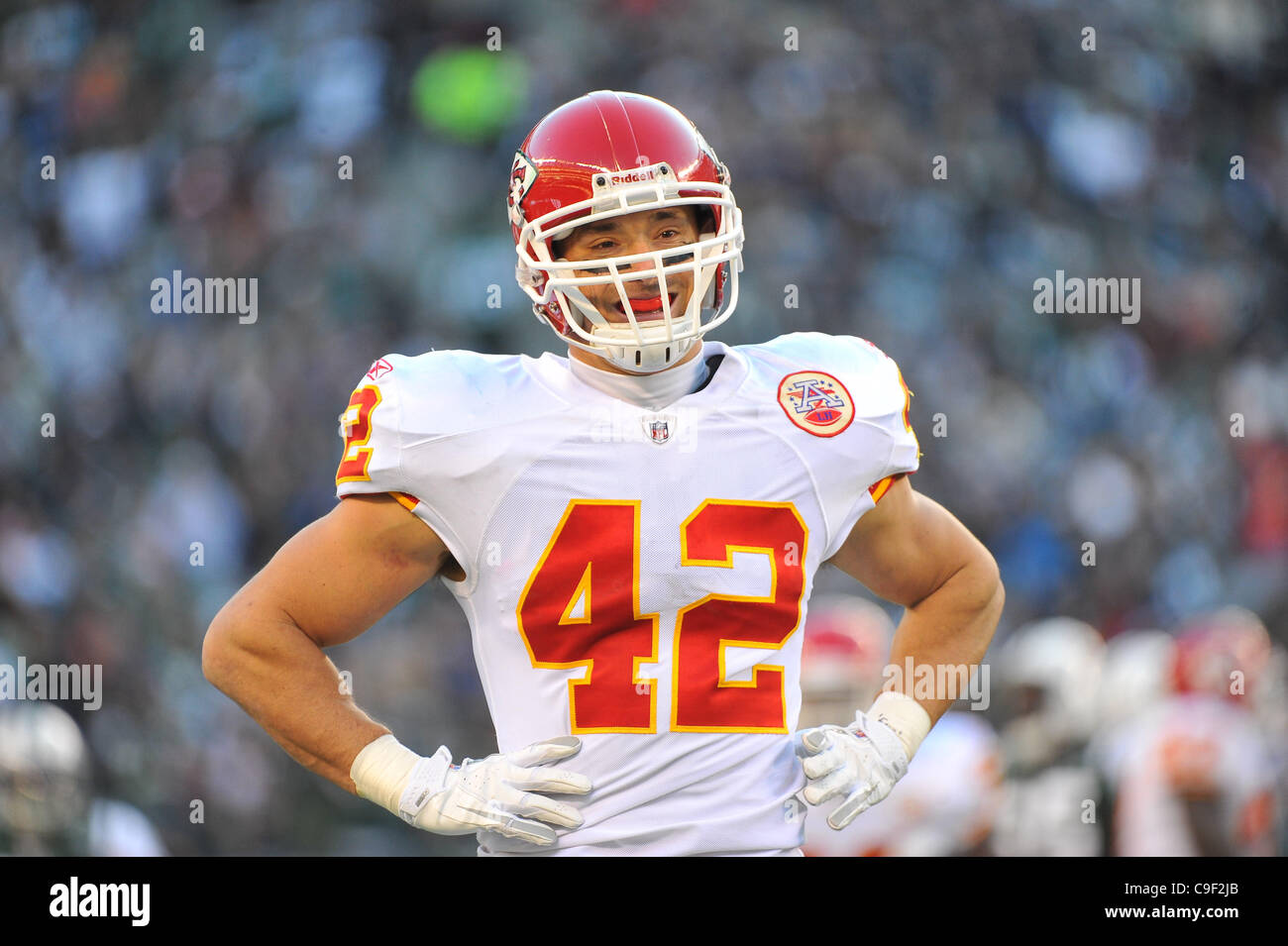 Kansas City Chiefs Tony Gonzalez runs with the football in the fourth  quarter against the New York Jets at Giants Stadium in East Rutherford, New  Jersey on December 30, 2007. The Jets