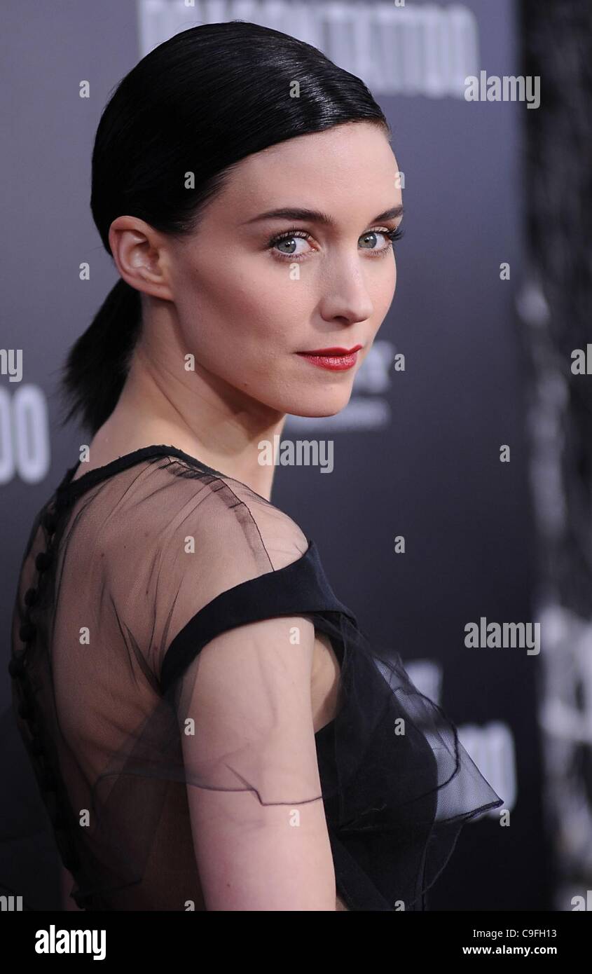 Rooney Mara at arrivals for THE GIRL WITH THE DRAGON TATTOO Premiere, The Ziegfeld Theatre, New York, NY December 14, 2011. Photo By: Kristin Callahan/Everett Collection Stock Photo