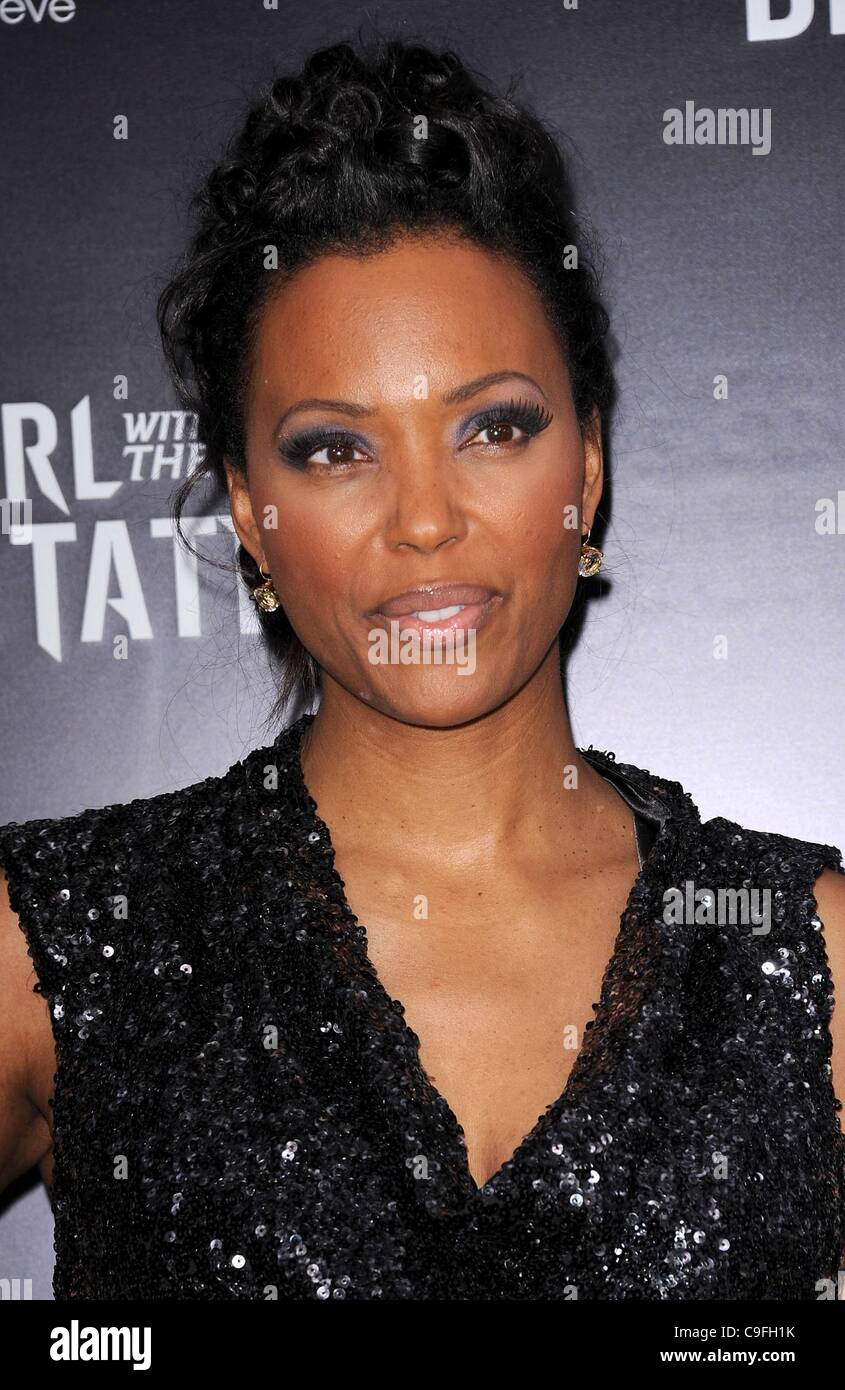 Aisha Tyler At Arrivals For The Girl With The Dragon Tattoo