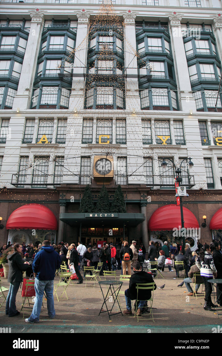 Macy’s Christmas shopping, decorations, Herald Square, Manhattan, New