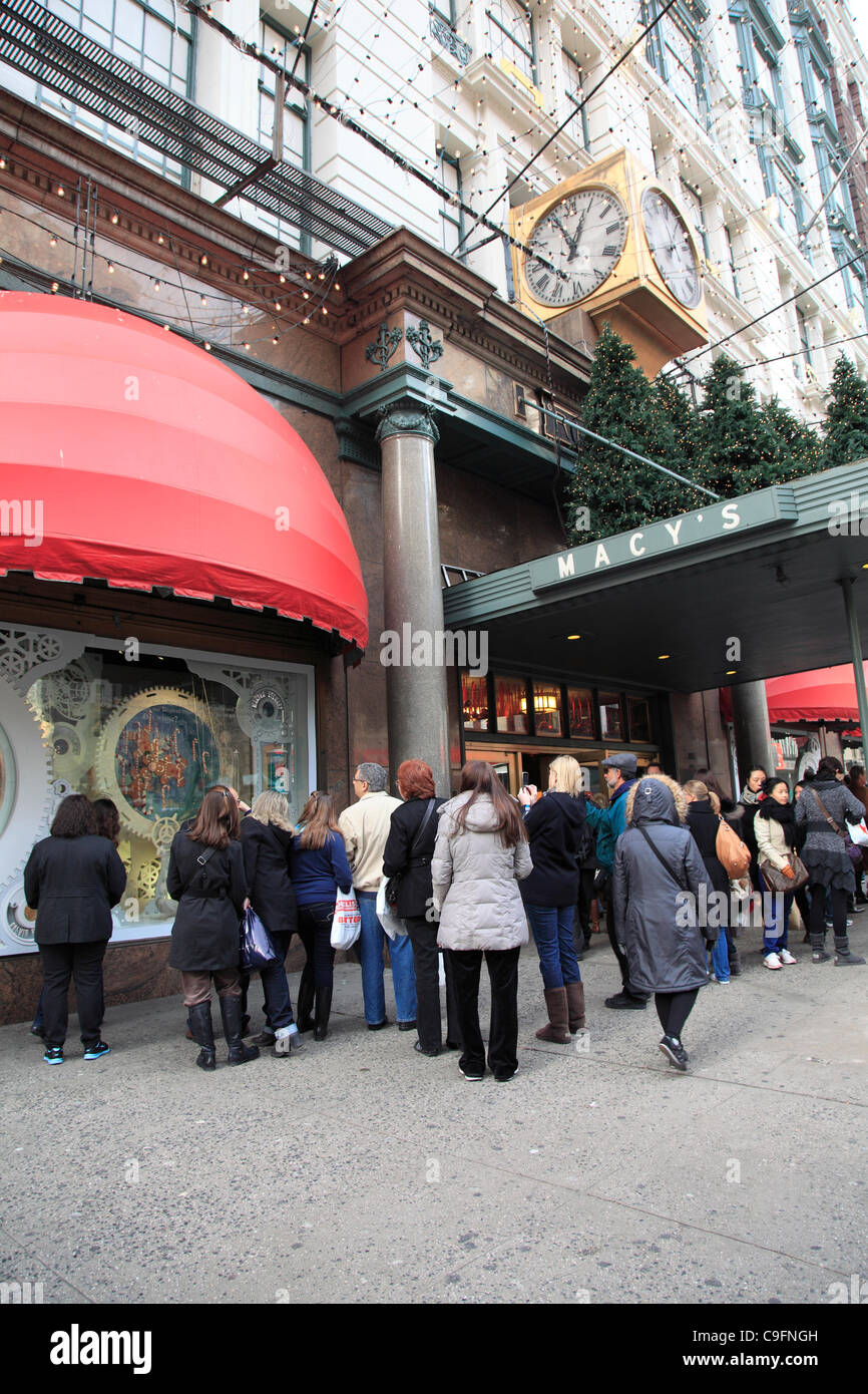 Macy’s Christmas shopping, decorations, Herald Square, Manhattan, New York City, USA on Friday
