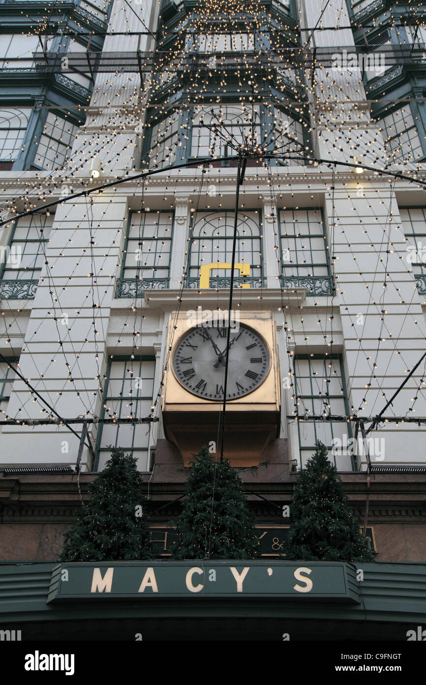 Macy’s Christmas shopping, decorations, Herald Square, Manhattan, New