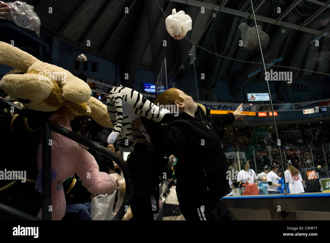 Hockey fans stadium canada hires stock photography and images Alamy