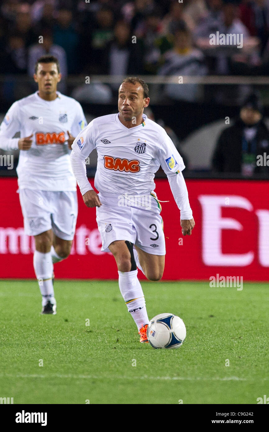 Leo Santos December 18 11 Football Soccer Fifa Club World Cup Final Match Between Santos Fc 0 4 Fc Barcelona At International Stadium Yokohama In Kanagawa Japan Photo By Maurizio Borsari Aflo 0855 Stock Photo Alamy