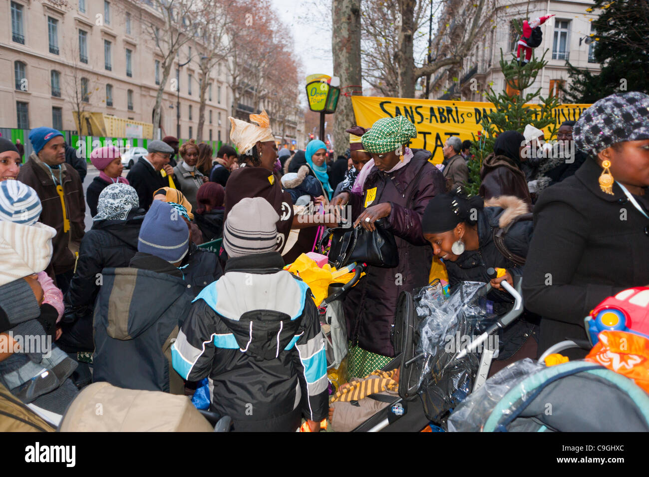 Paris, France, Crowd Demonstrators, Homeless Crisis Christ-mas Protest, Outside, Government Housing Ministry Offices, D.A.L. Protests on street, female migrants, immigrants protest, homeless women in paris, immigration Stock Photo