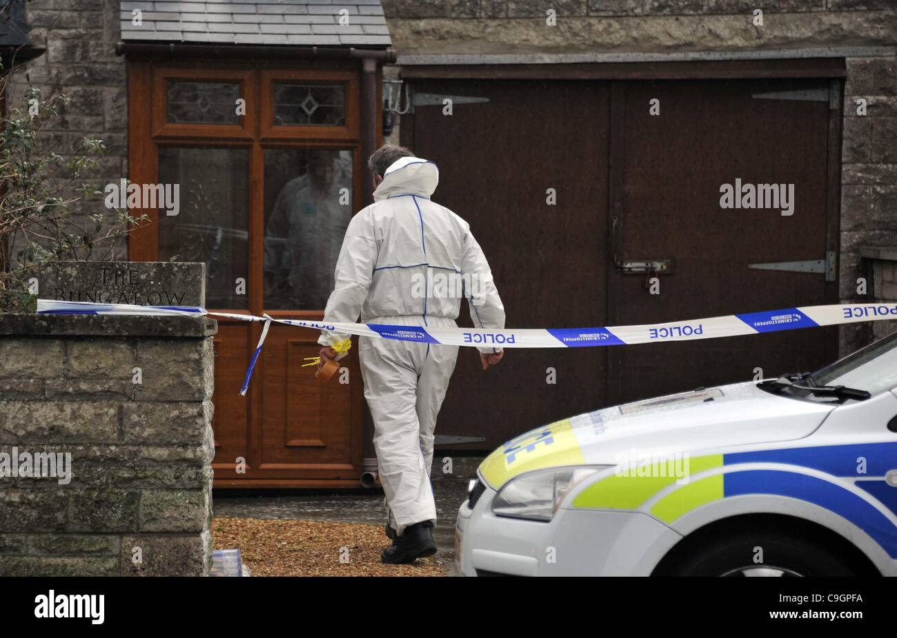 UK, Murder at Portland, Dorset. Police forensic officer collects evidence from the scene after a man was found stabbed to death at Park Road, Portland in Dorset. 28/12/2011 Picture : Dorset Media Service. Stock Photo