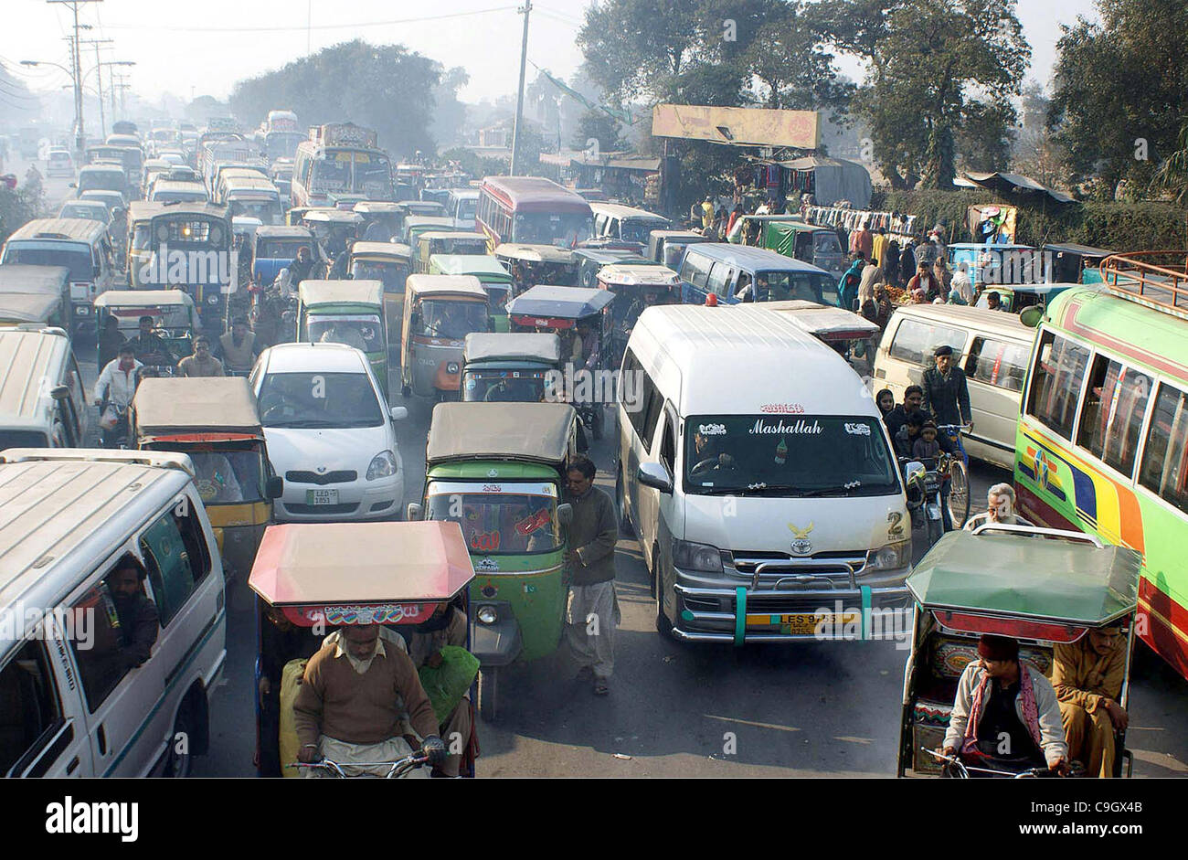 A large number of vehicles stuck in traffic jam at MinarePakistan