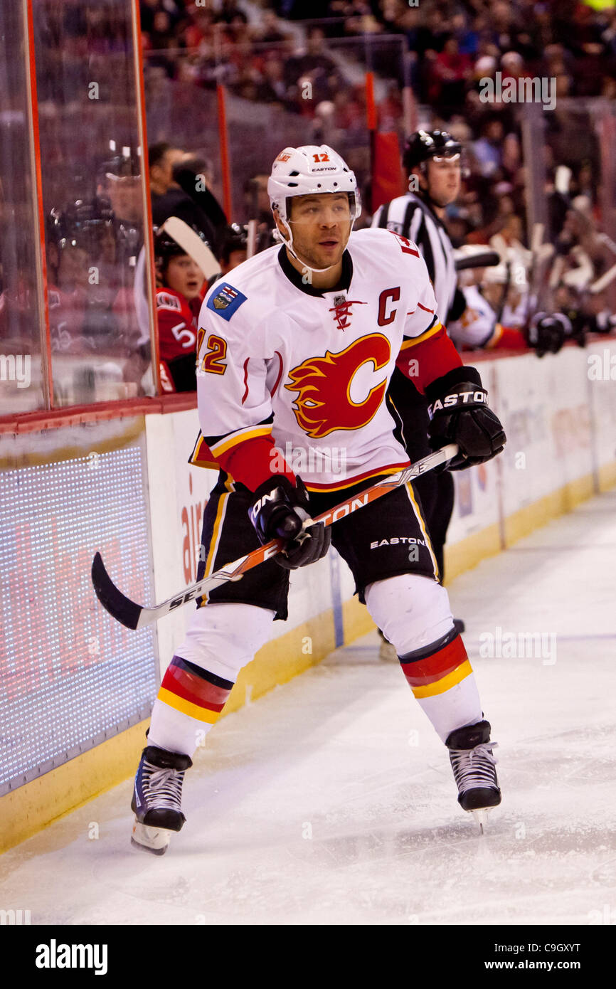 4,991 Jarome Iginla Flames Stock Photos, High-Res Pictures, and Images -  Getty Images