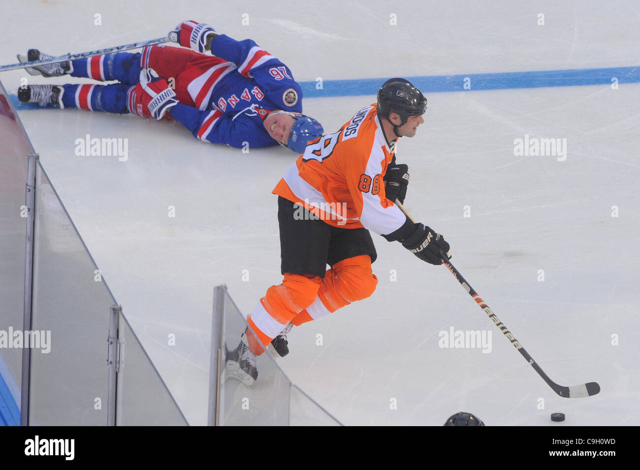 In Winter Classic, Rangers Nip Flyers, Al Fresco : NPR