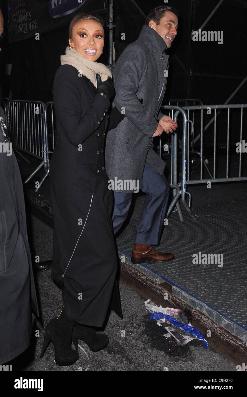 Giuliana Rancic, Bill Rancic, enter the Duffy Square performance stage