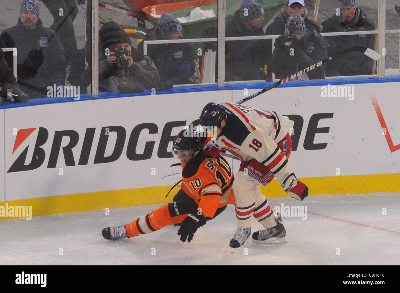 In Winter Classic, Rangers Nip Flyers, Al Fresco : NPR