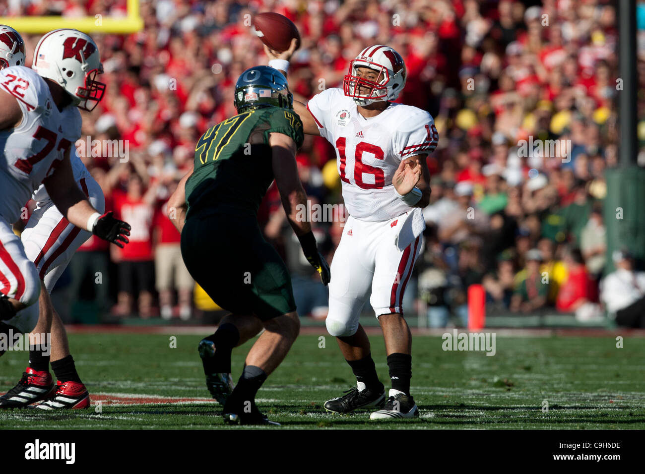 Kiko alonso hi-res stock photography and images - Alamy