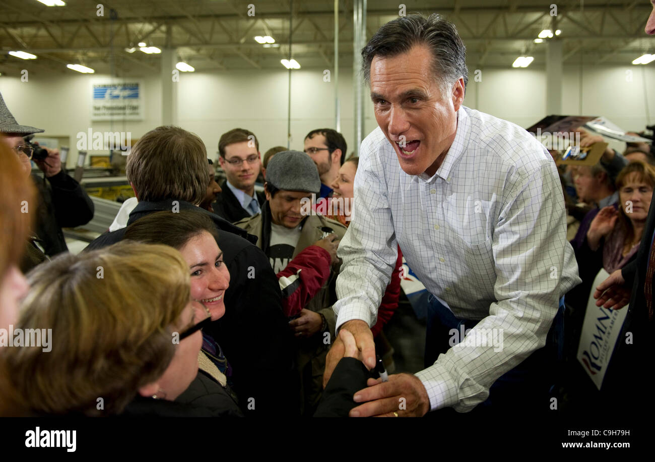 Politician rally shake hands hi-res stock photography and images - Alamy