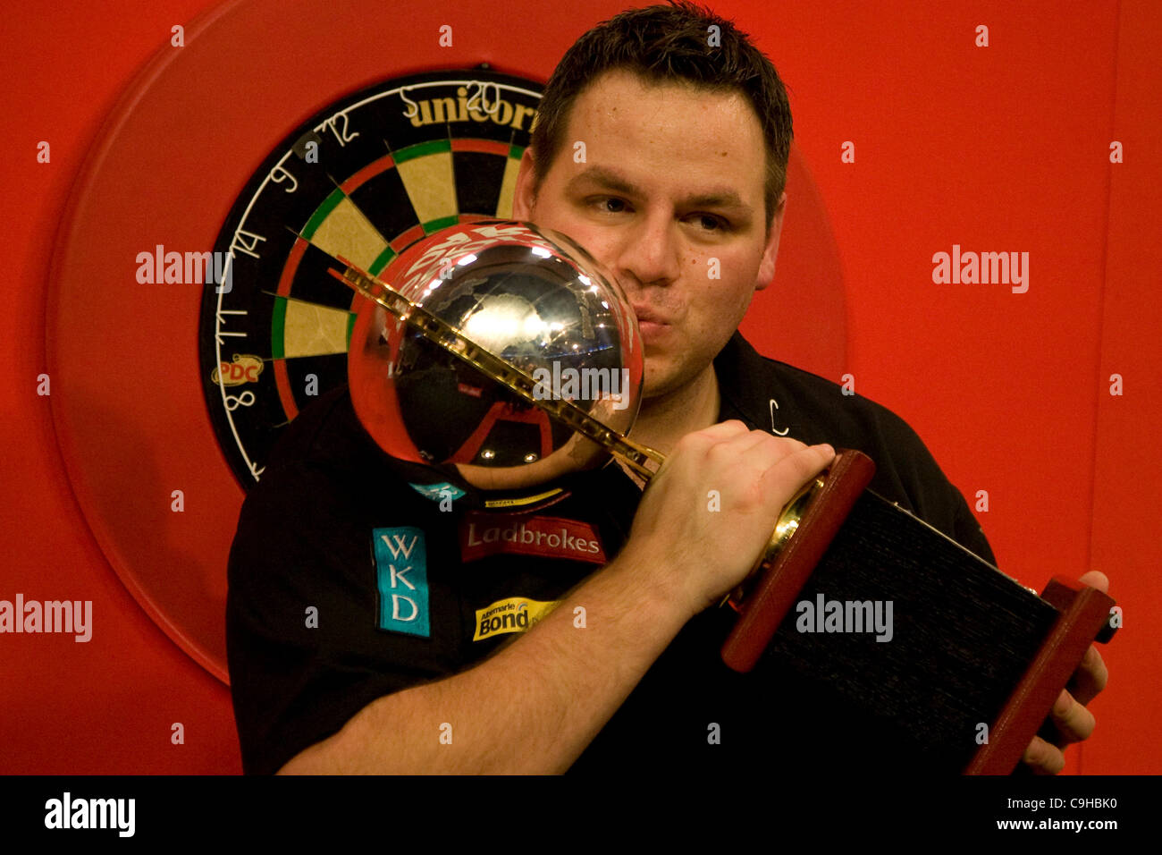 Adrian lewis darts hi-res stock photography and images - Alamy