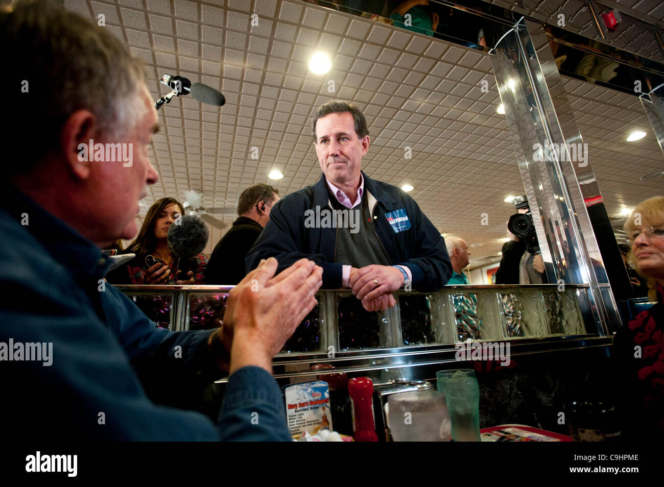 Derry, NH, Unites States - 1/9/12 -   Former Senator Rick Santorum speaks to diners at Mary Ann's Diner during a campaign stop in Derry, NH January 9, 2012, as he campaigns for the Republican nomination for President prior to the New Hampshire Primary.     (Photo by Gordon M. Grant) Stock Photo