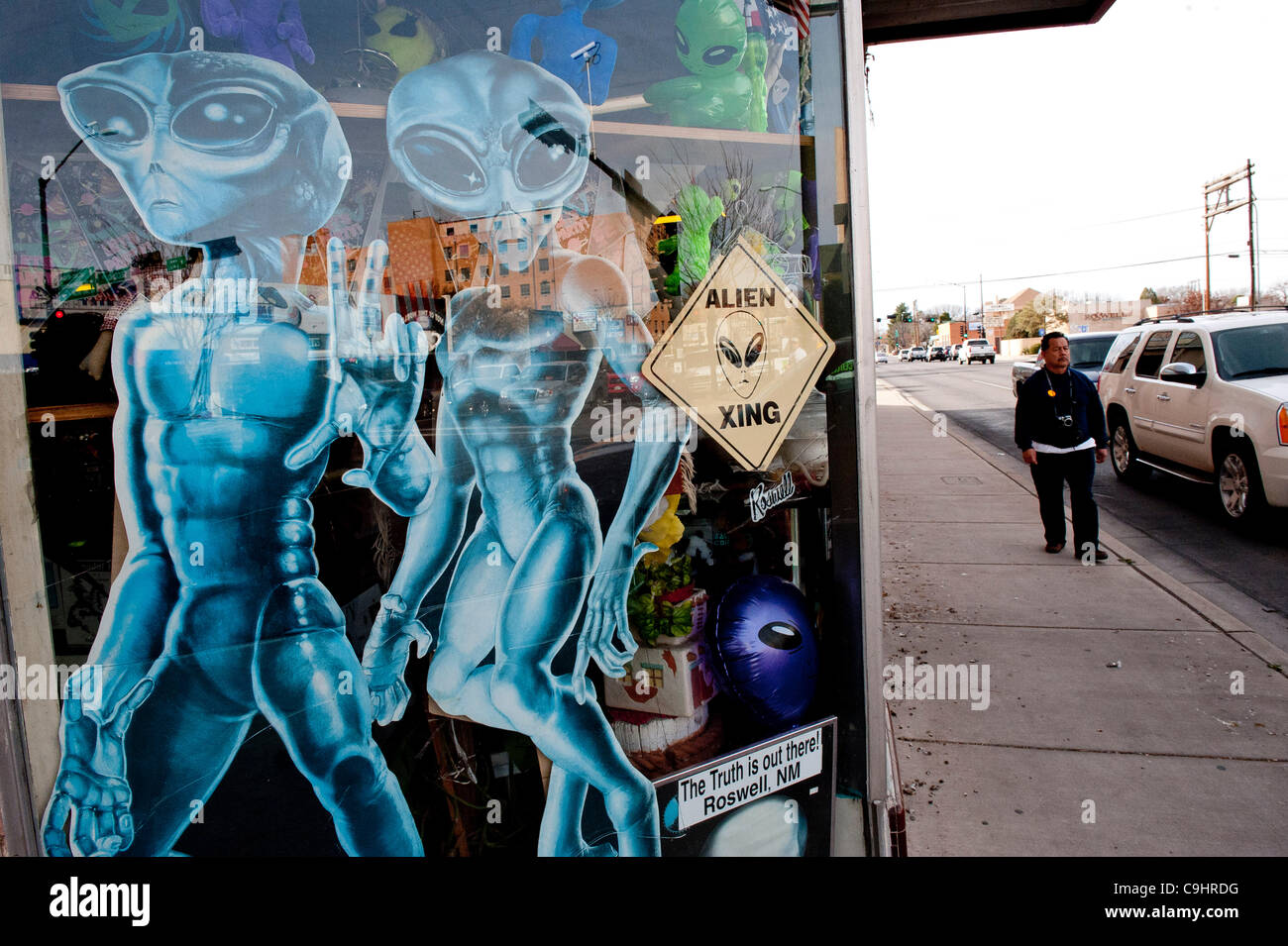 Alien display in window hi-res stock photography and images - Alamy