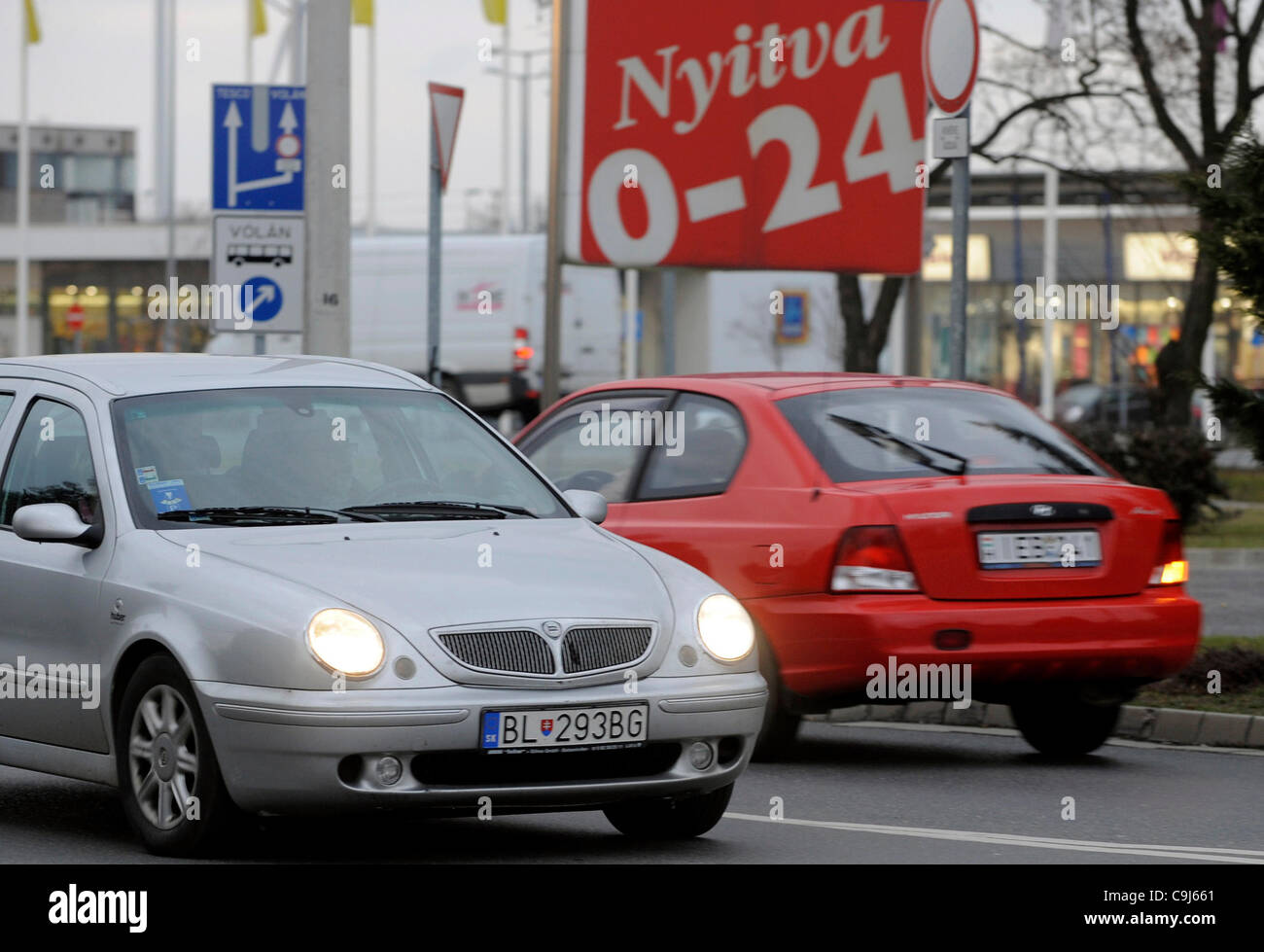 Cars with Slovak and Austrian citizens went to hungarian shops to enjoy ...