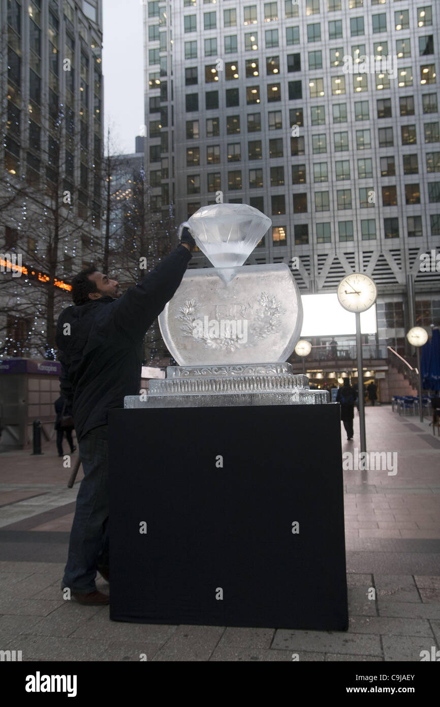 Ice scultpure canary wharf hi-res stock photography and images - Alamy