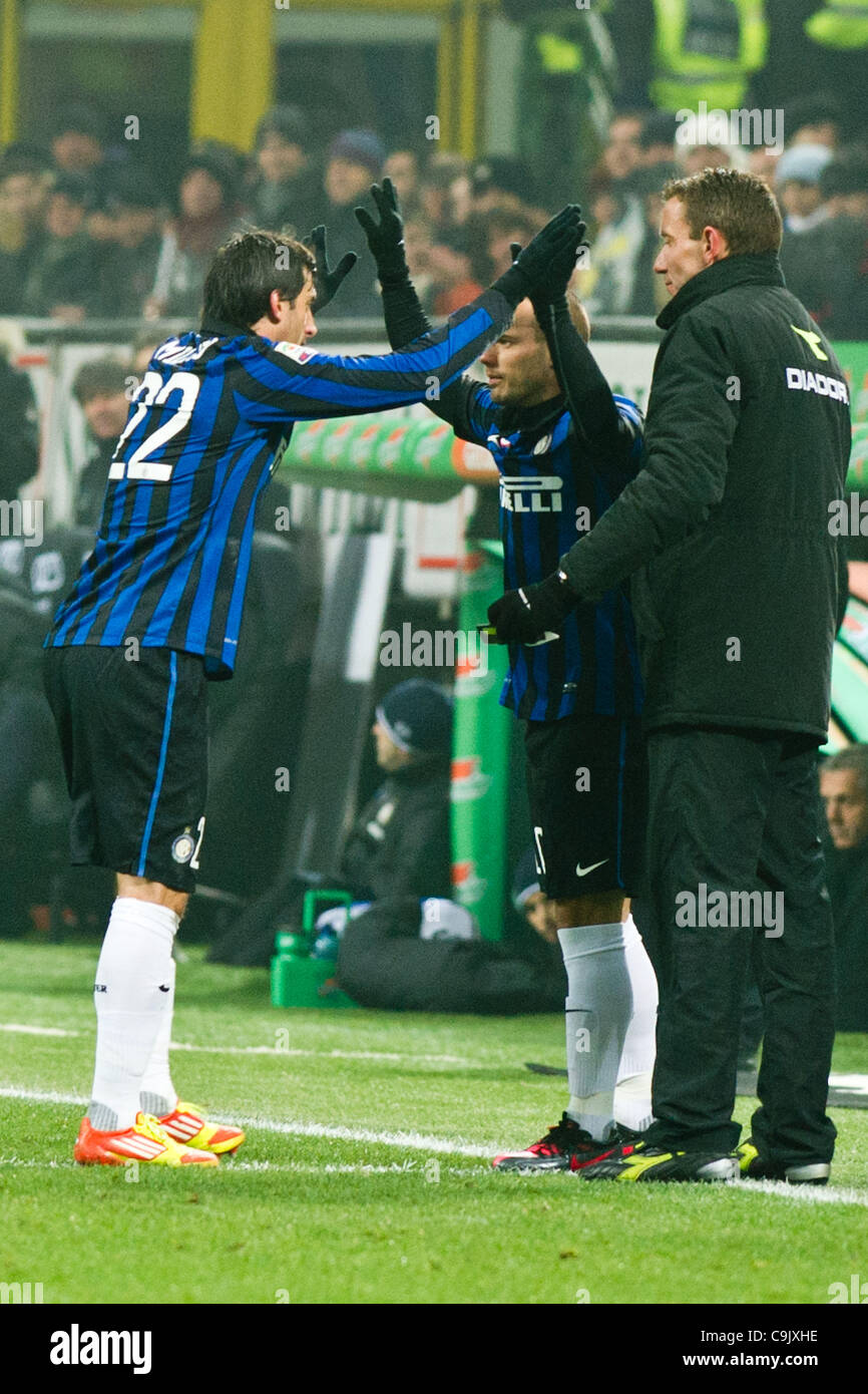 (L-R) Diego Milito, Wesley Sneijder (Inter), JANUARY 15, 2012 - Football / Soccer : Italian 'Serie A' match between AC Milan 0-1 Inter Milan at Stadio Giuseppe Meazza in Milan, Italy. (Photo by Enrico Calderoni/AFLO SPORT) [0391] Stock Photo