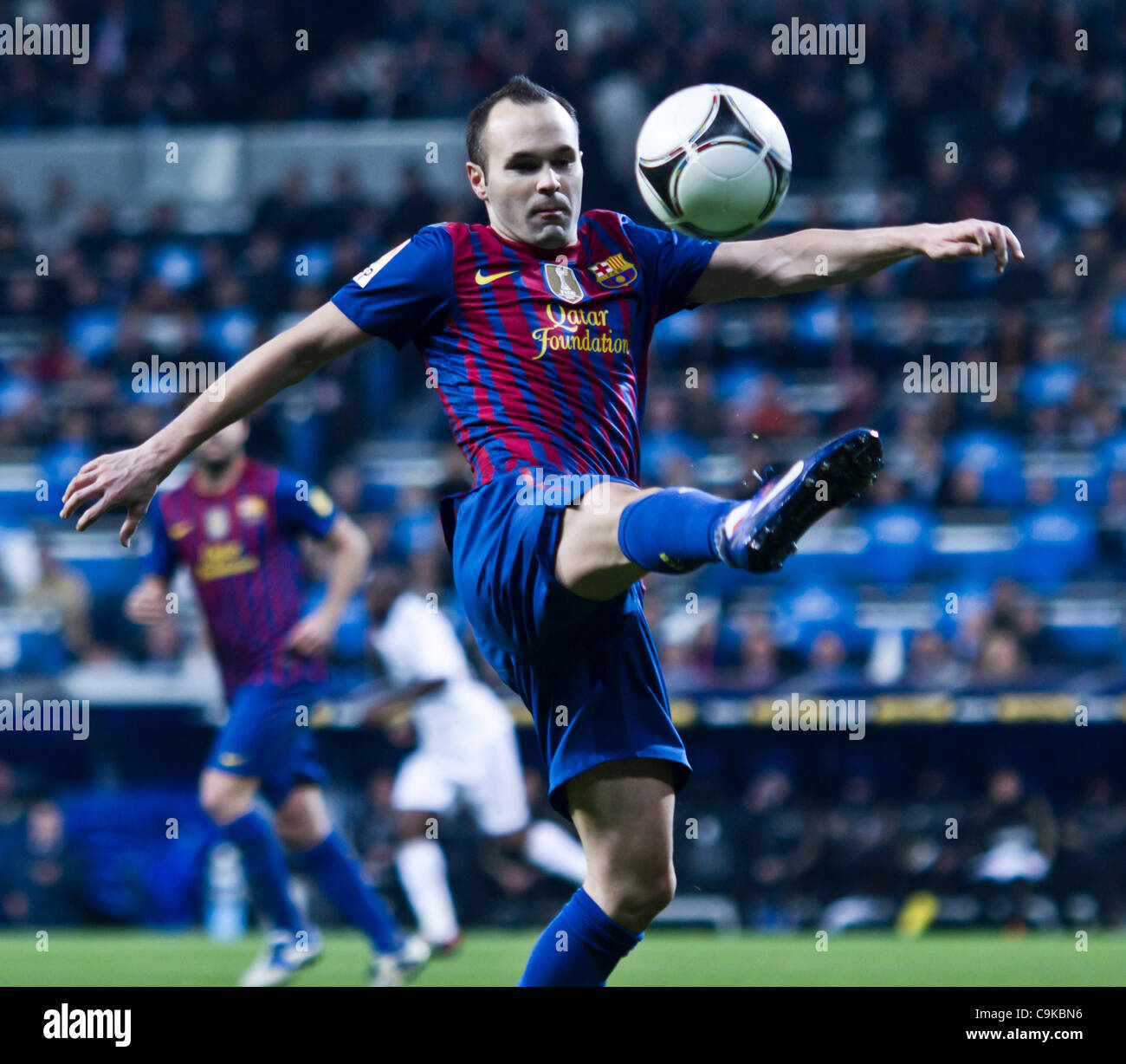18/01/2011 - MADRID, Spain // COPA DEL REY FOOTBALL - Real Madrid vs. Barcelona - 1/4 finals - Santiago Bernabeu ------------- Andres Iniesta from FC Barcelona as he tries to control a hard ball Stock Photo
