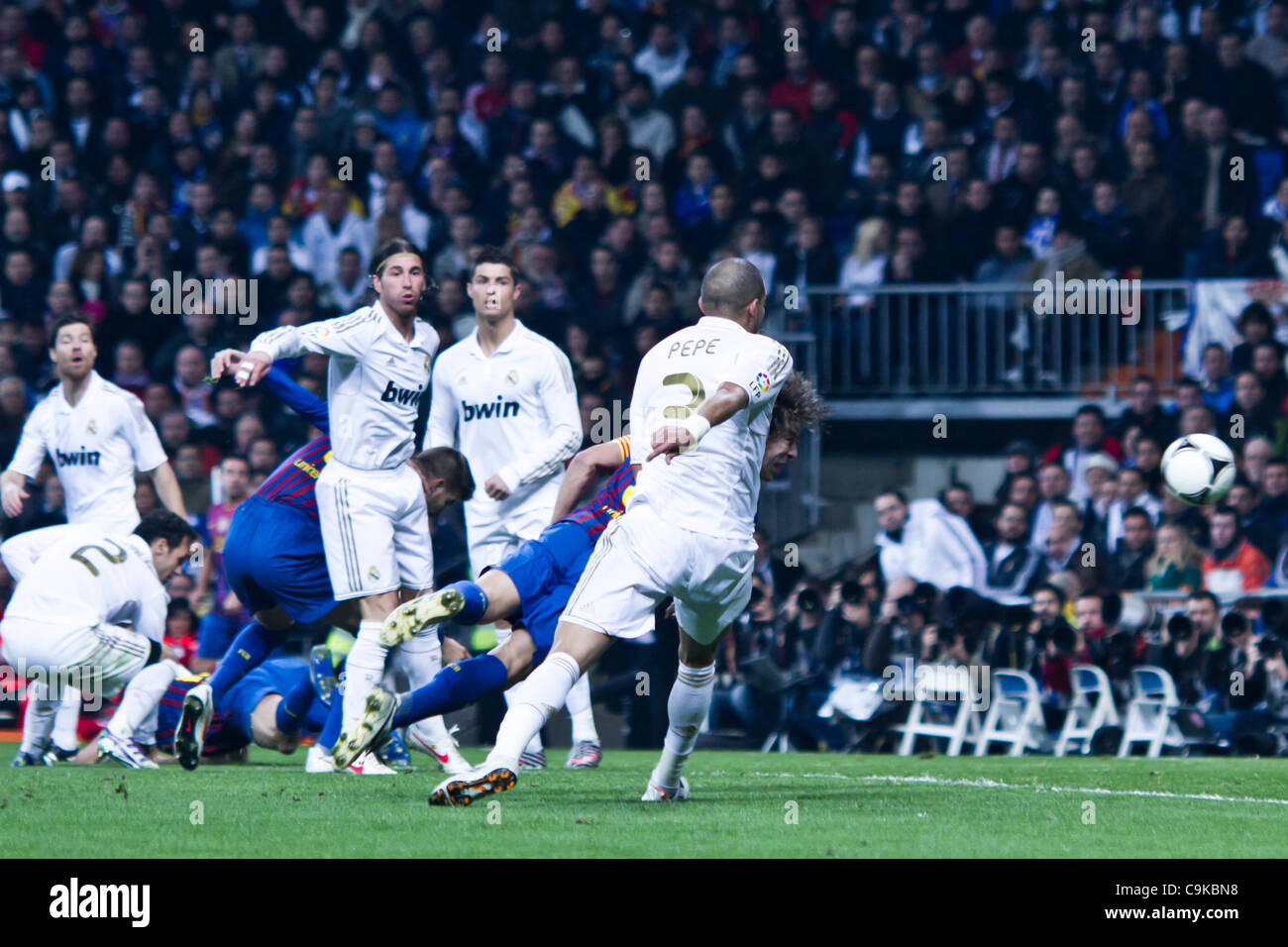 18/01/2011 - MADRID, Spain // COPA DEL REY FOOTBALL - Real Madrid vs. Barcelona - 1/4 finals - Santiago Bernabeu ------------ Carles Puyol as he hits the ball with his head to score 1-1 for FC Barcelona Stock Photo
